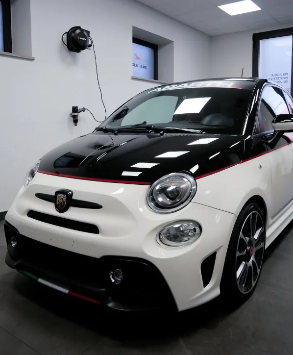 Abarth personalizzata con wrapping Boxer Films