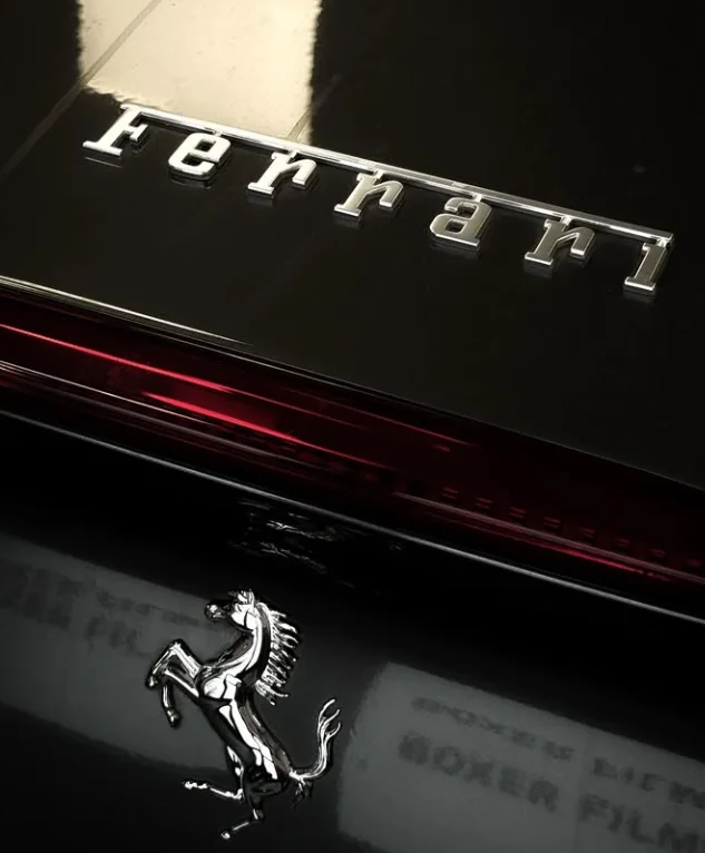 Dettaglio posteriore di una Ferrari dopo la lavorazione